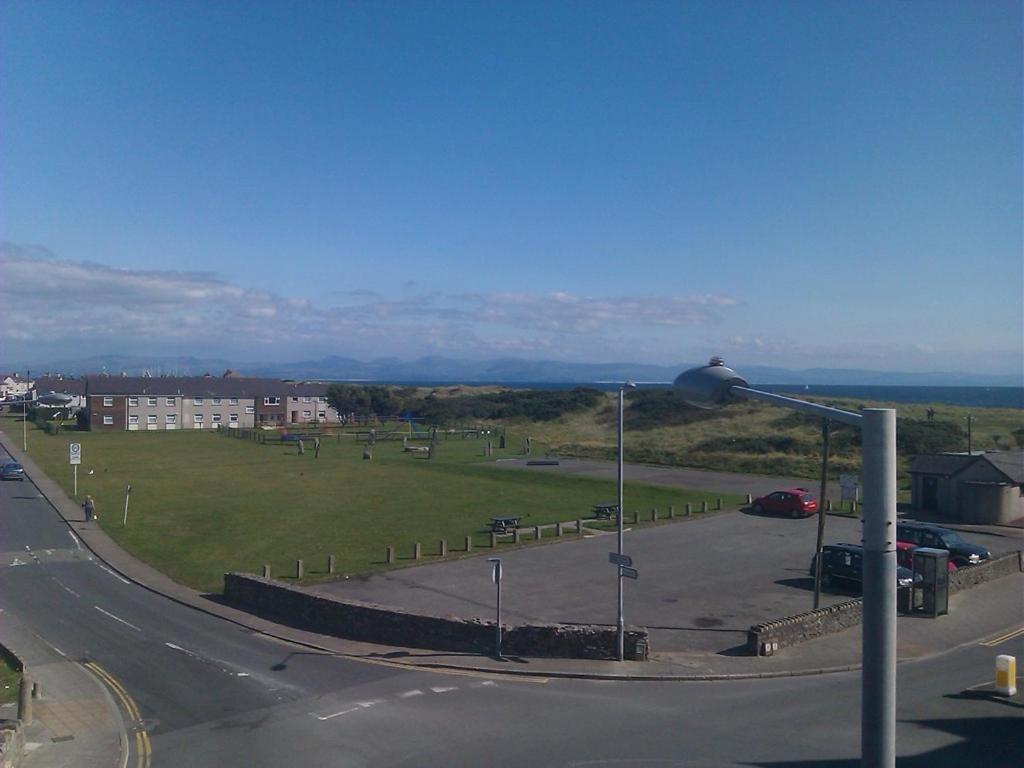 The Victoria Hotel Pwllheli Exterior photo